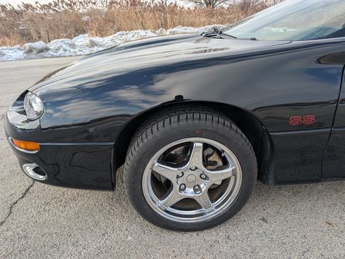 Used 2001 Chevrolet Camaro Z28 w/ SS Performance/Appearance Pkg image 31