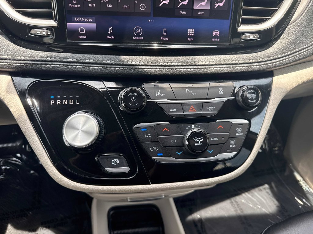 Used 2023 Chrysler Pacifica Touring-L FWD image 23