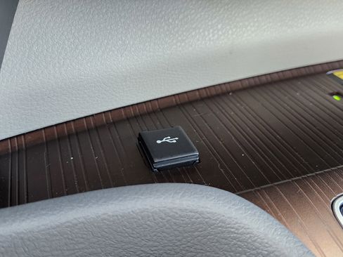 Used 2024 Toyota Sienna XLE w/ XLE Plus Package image 34