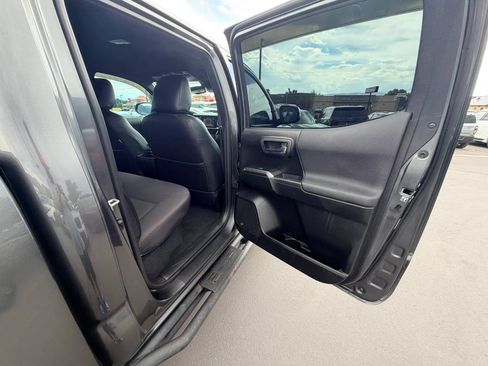 Used 2019 Toyota Tacoma TRD Sport w/ Technology Package AWD/4WD image 19