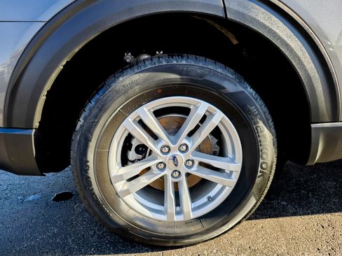 Used 2023 Ford Explorer XLT image 27