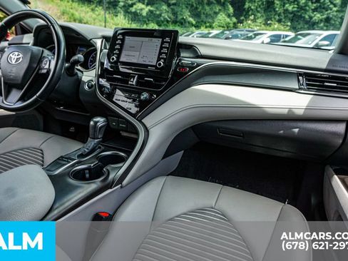 Used 2022 Toyota Camry SE w/ Convenience Package FWD image 24