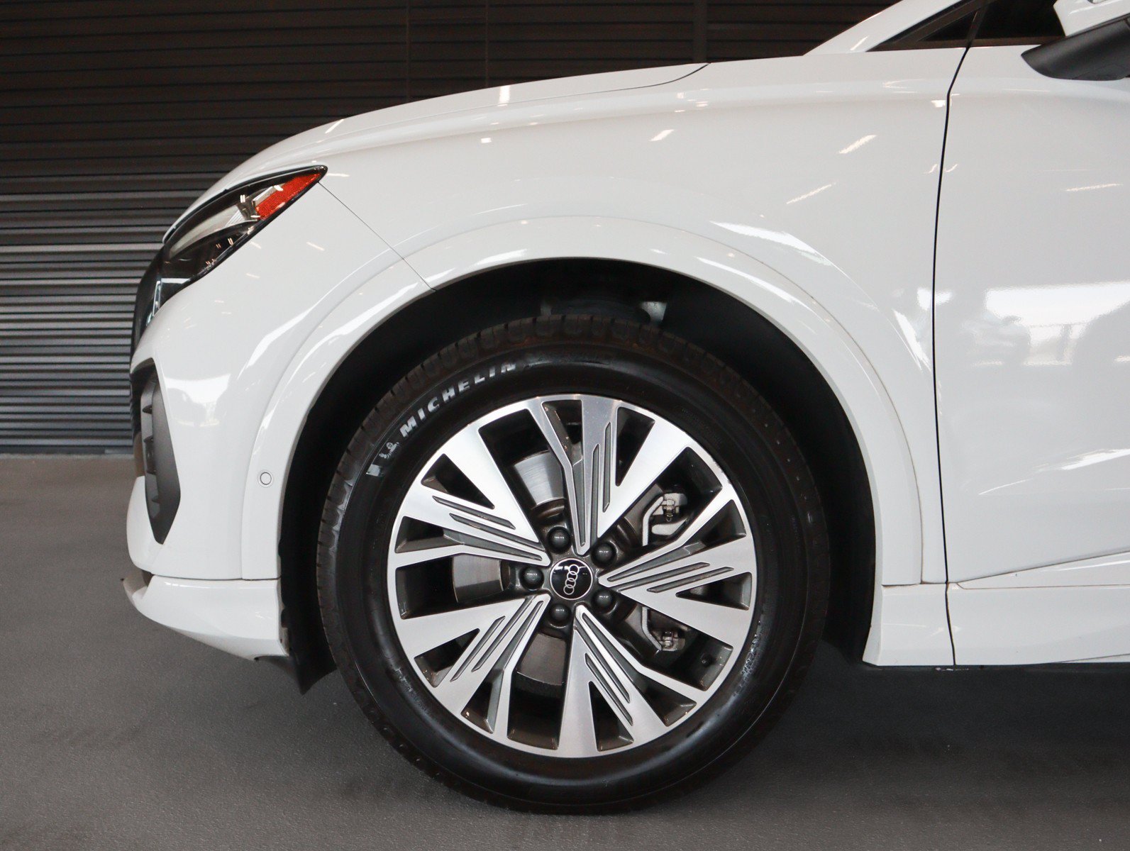 Used 2023 Audi Q4 e-tron Premium Plus w/ Premium Plus RWD image 4