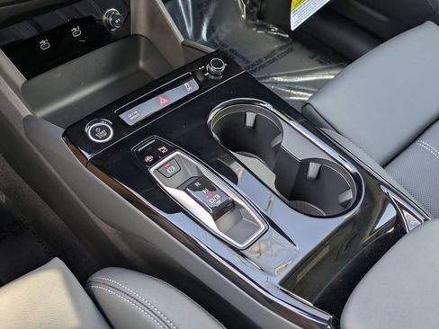 New 2025 Audi Q6 e-tron Premium Plus AWD/4WD image 7