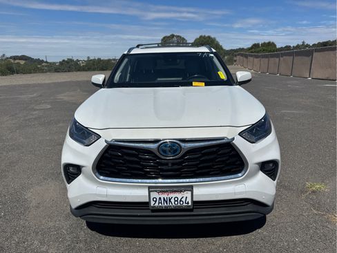 Used 2022 Toyota Highlander Limited AWD/4WD image 2