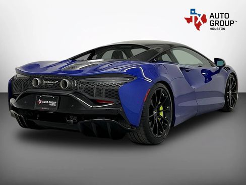 Used 2023 McLaren Artura RWD image 4