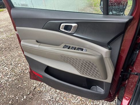 Used 2026 Kia Carnival FWD image 18