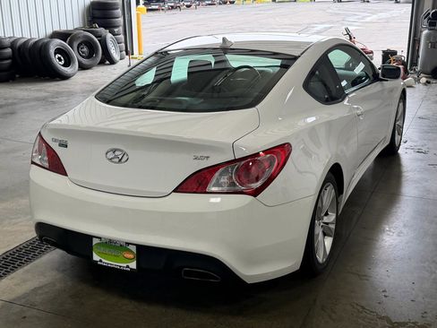 Used 2012 Hyundai Genesis 2.0T Premium RWD image 3