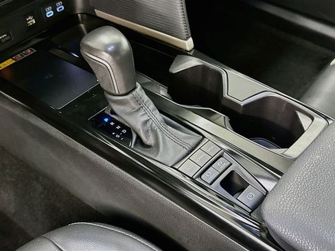 Used 2025 Toyota Camry SE FWD image 25