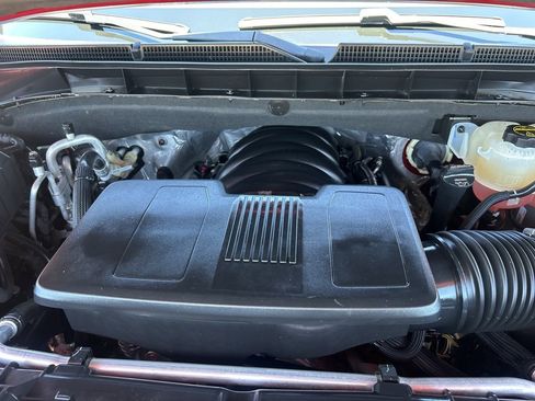 Used 2024 GMC Yukon Denali w/ Advanced Technology Package image 12