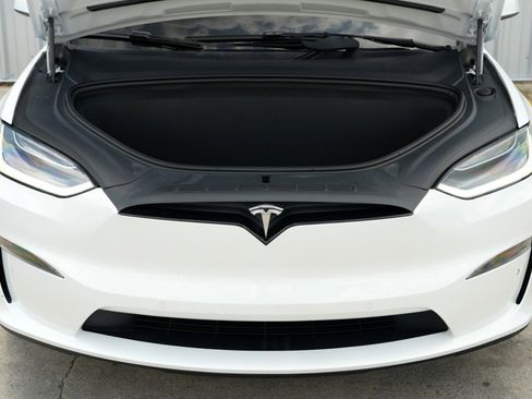 Used 2022 Tesla Model X image 8