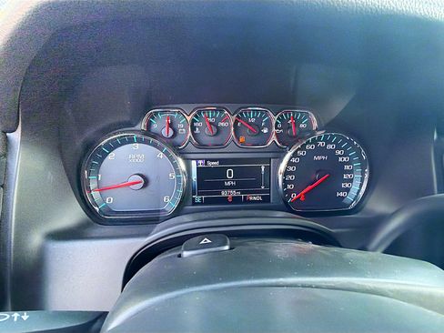 Used 2020 Chevrolet Suburban LS image 37