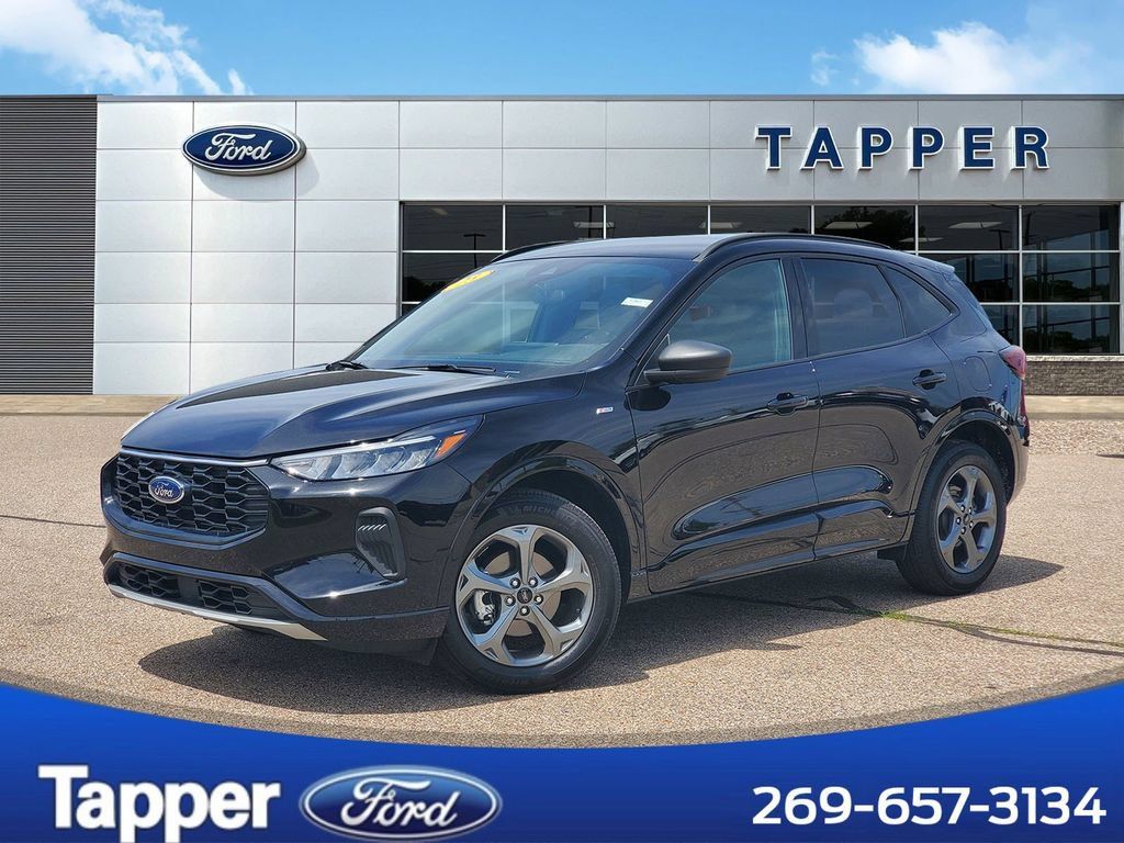 Used 2023 Ford Escape ST-Line w/ Tech Pack #1 AWD/4WD image 1