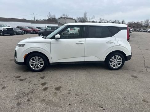 Used 2022 Kia Soul LX image 4