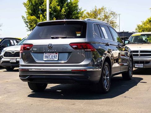 Used 2022 Volkswagen Tiguan SE w/ Panoramic Sunroof Package AWD/4WD image 8
