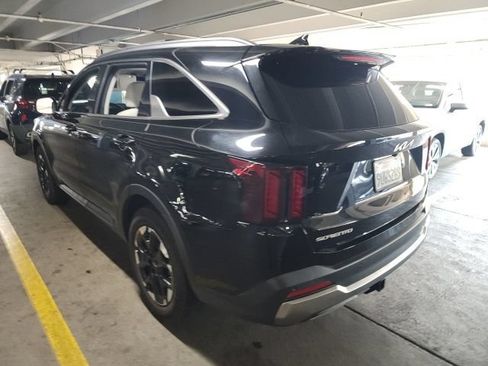 Certified 2025 Kia Sorento S w/ Panoramic Sunroof Package FWD image 3