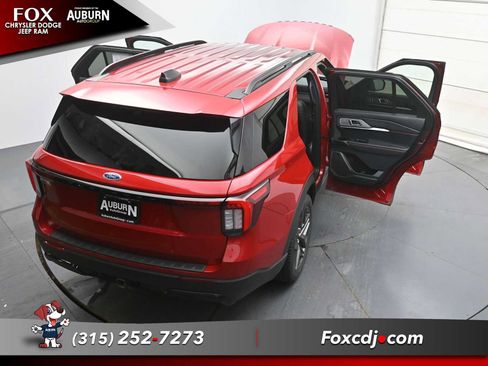 Used 2025 Ford Explorer ST-Line w/ ST-Line Street Pack AWD/4WD image 40