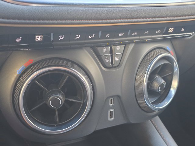 Used 2022 Chevrolet Blazer Premier FWD image 26
