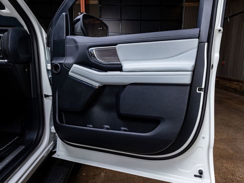 Used 2025 Ford Expedition Max Platinum w/ Platinum Ultimate Package image 38