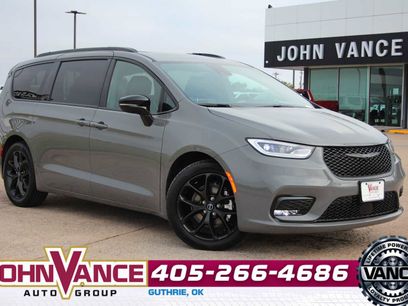 Used 2025 Chrysler Pacifica Limited