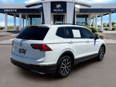 Used 2021 Volkswagen Tiguan SE w/ Panoramic Sunroof Package FWD image 3