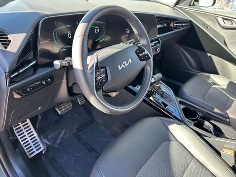 Used 2024 Kia Niro EX Touring image 23