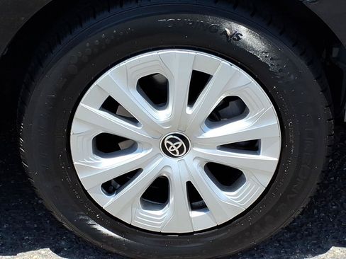 Used 2022 Toyota Prius LE FWD image 9