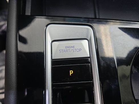 Used 2024 Volkswagen Atlas Cross Sport SEL R-Line AWD/4WD image 40