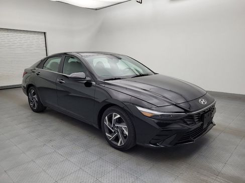 Used 2025 Hyundai Elantra SEL image 13