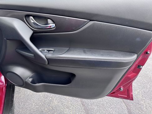 Used 2020 Nissan Rogue SV image 14