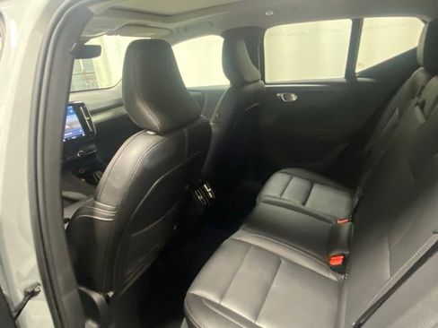 Used 2025 Volvo XC40 B5 Core image 13