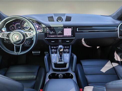 Used 2023 Porsche Cayenne GTS image 9