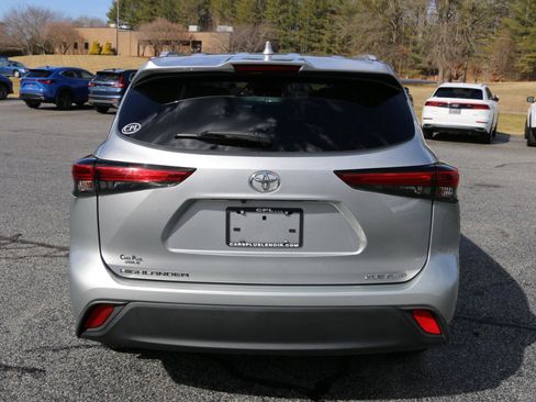 Used 2022 Toyota Highlander XLE image 4