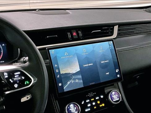 Used 2025 Jaguar F-PACE R-Dynamic S image 5