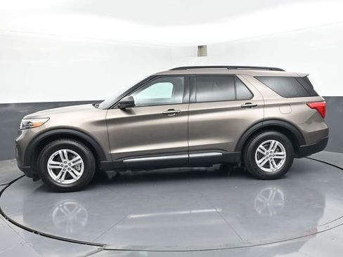 Used 2021 Ford Explorer XLT RWD image 4