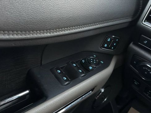Used 2018 Ford Expedition Limited w/ Equipment Group 301A AWD/4WD image 39