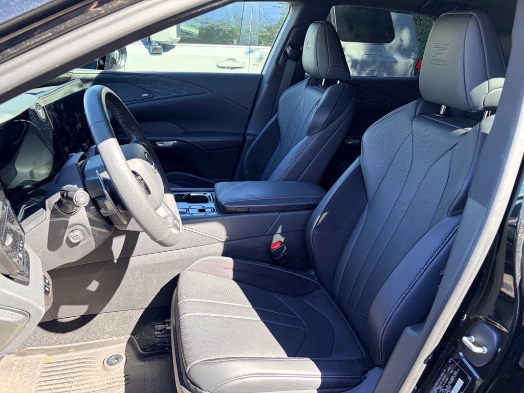 Used 2025 Lexus RX 500h F Sport w/ Convenience Package AWD/4WD image 4