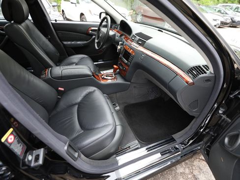 Used 2006 Mercedes-Benz S 500 4MATIC image 9