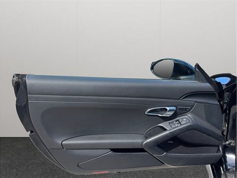 Used 2019 Porsche 718 Cayman RWD image 17