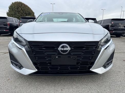 Used 2023 Nissan Altima 2.5 SV image 9