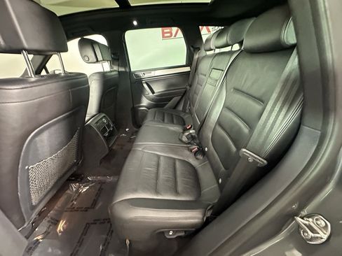 Used 2017 Volkswagen Touareg Wolfsburg Edition image 26