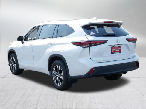 Certified 2026 Toyota Highlander XLE AWD/4WD image 5