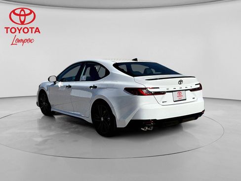 New 2026 Toyota Camry Hybrid FWD image 3