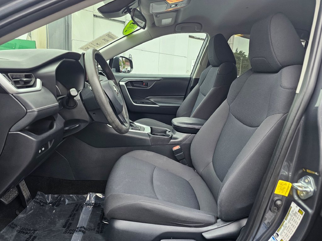 Certified 2021 Toyota RAV4 LE AWD/4WD image 19