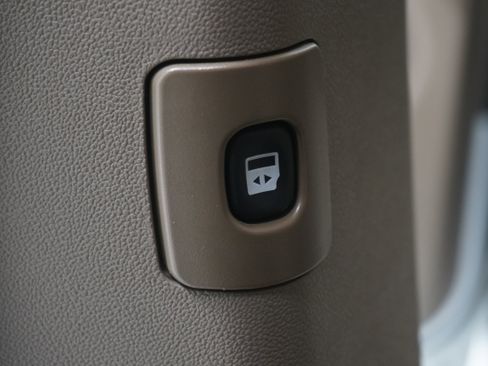 Used 2014 Chrysler Town & Country Touring-L w/ Driver Convenience Group image 14