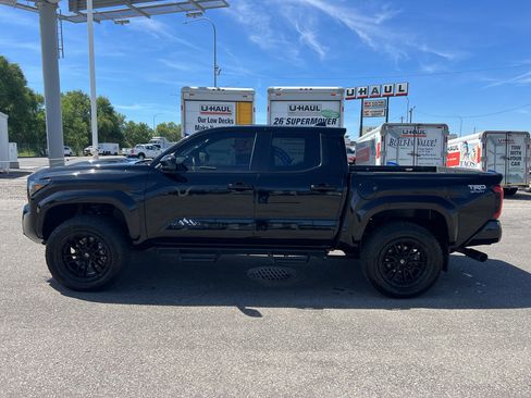 Used 2024 Toyota Tacoma TRD Sport AWD/4WD image 2