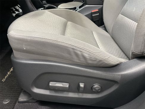 Used 2017 Hyundai Santa Fe SE image 18