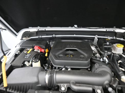 Used 2024 Jeep Wrangler Unlimited AWD/4WD image 23