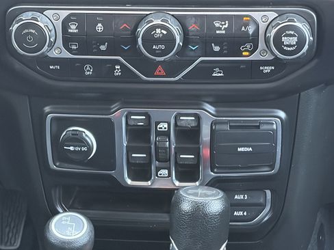 Used 2023 Jeep Wrangler Unlimited Sahara w/ Cold Weather Group AWD/4WD image 12