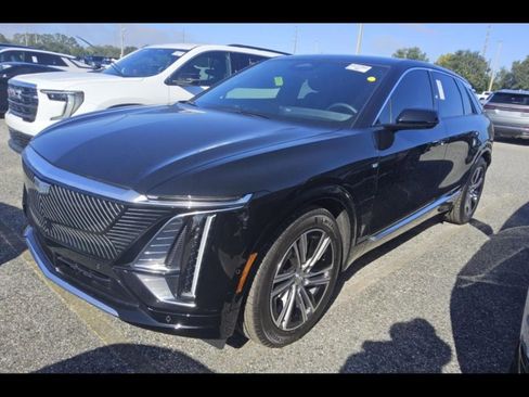 Used 2026 Cadillac Lyriq Luxury image 3